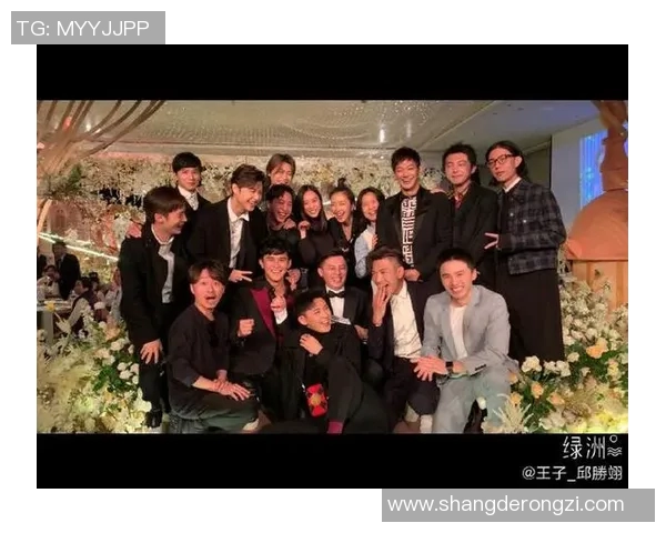 南美足球明星齐聚一堂合影留念展现激情与友谊的瞬间